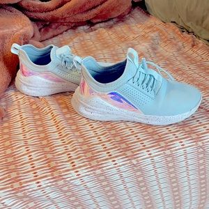 Clove holographic special edition